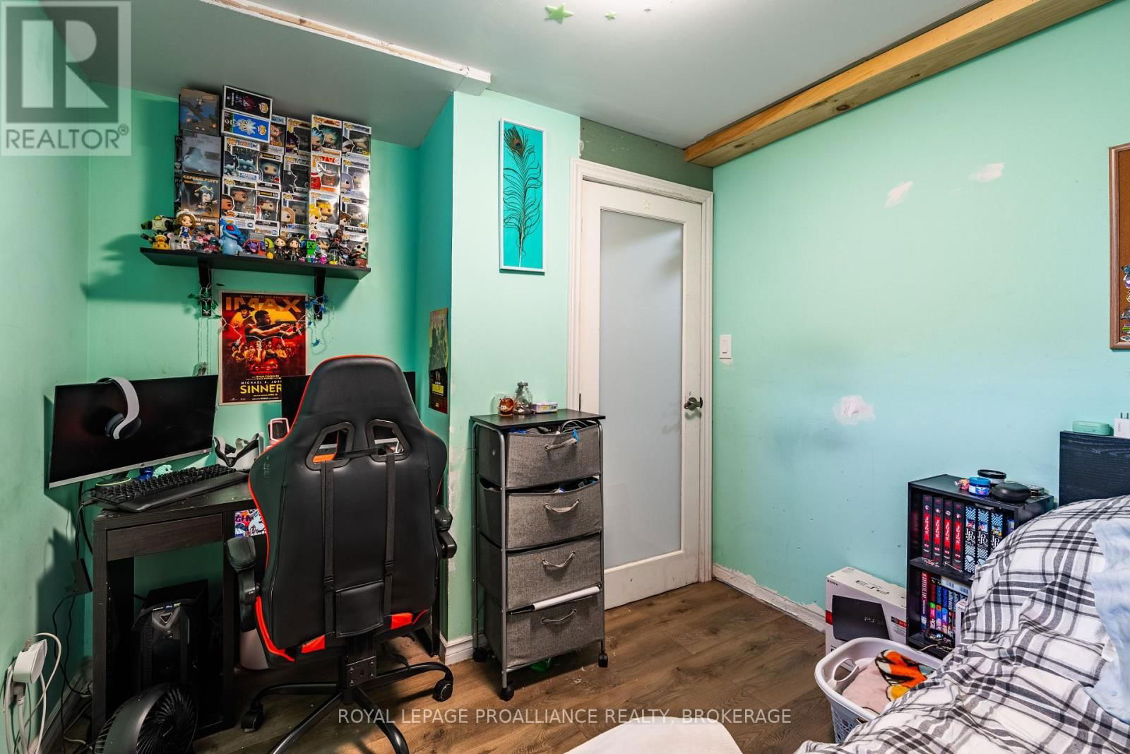 587 DAVIS DRIVE Image 32