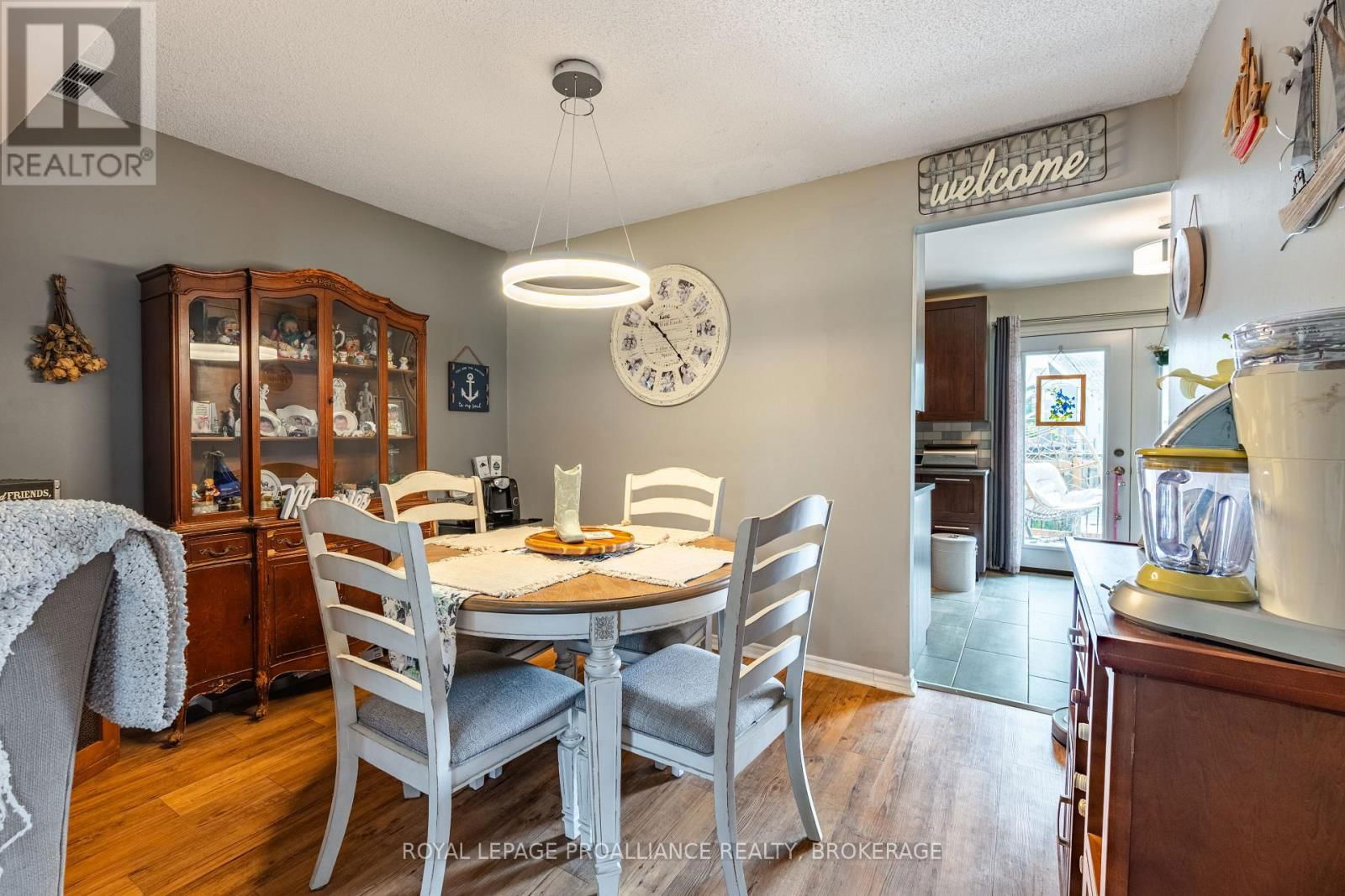 587 DAVIS DRIVE Image 8