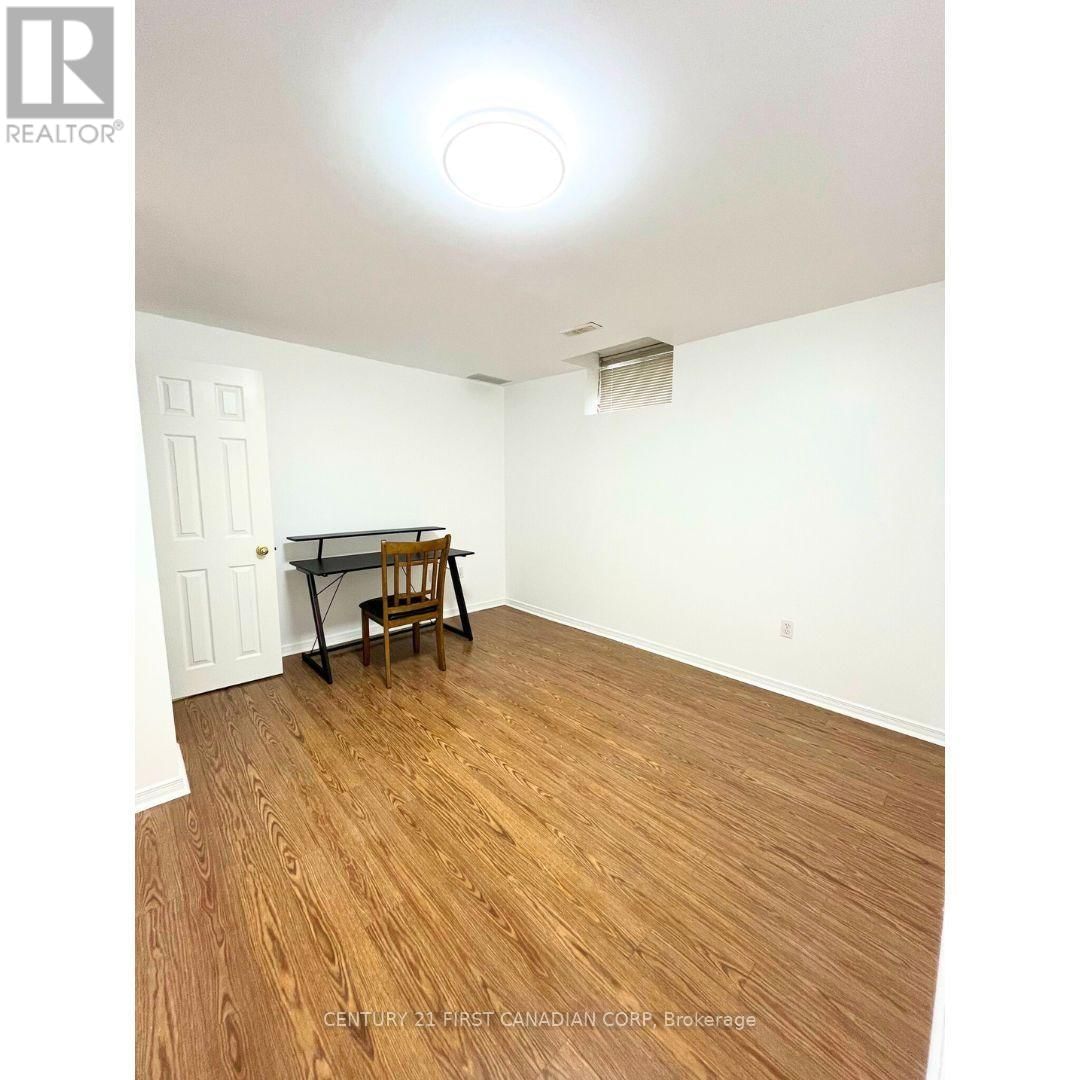 LOWER - 1570 BEAVERBROOK AVENUE Image 11