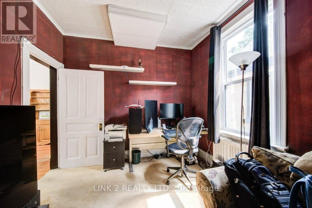 555 ST JAMES STREET Image 9