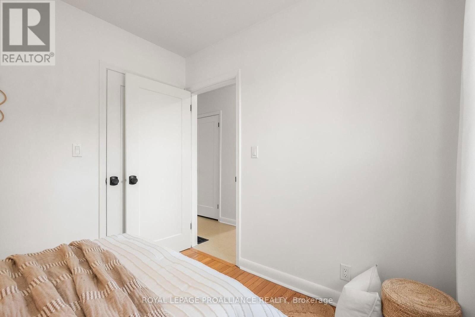 40 UNIVERSITY AVENUE WEST Image 21