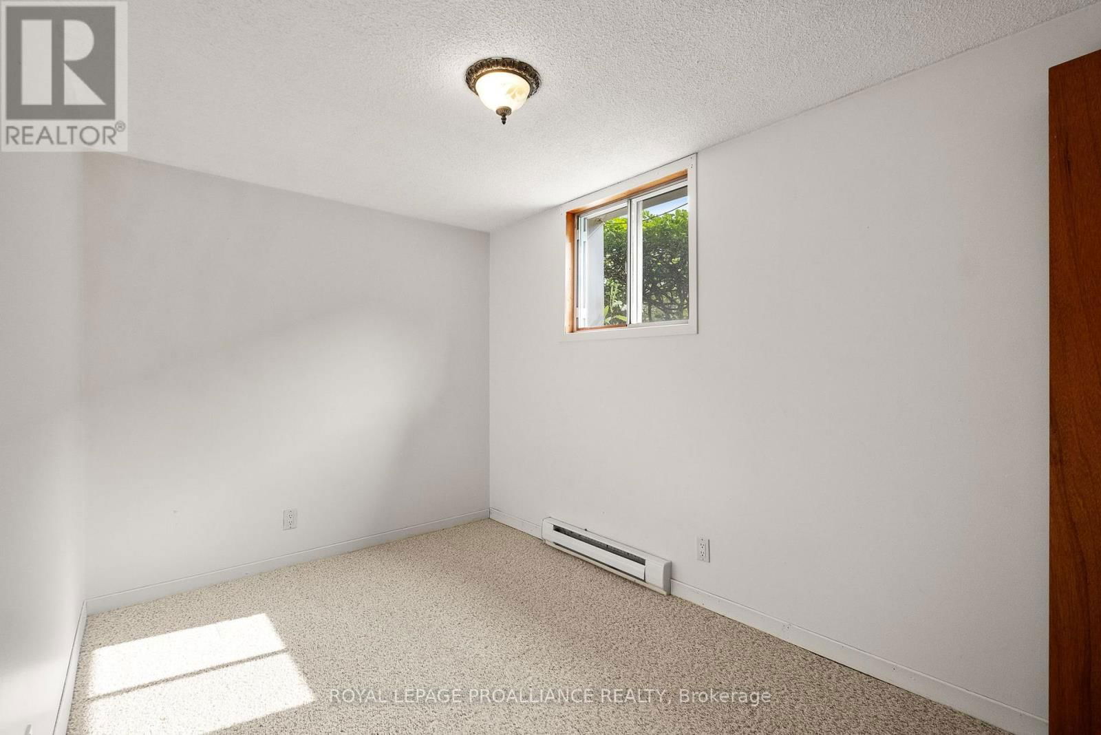 40 UNIVERSITY AVENUE WEST Image 33
