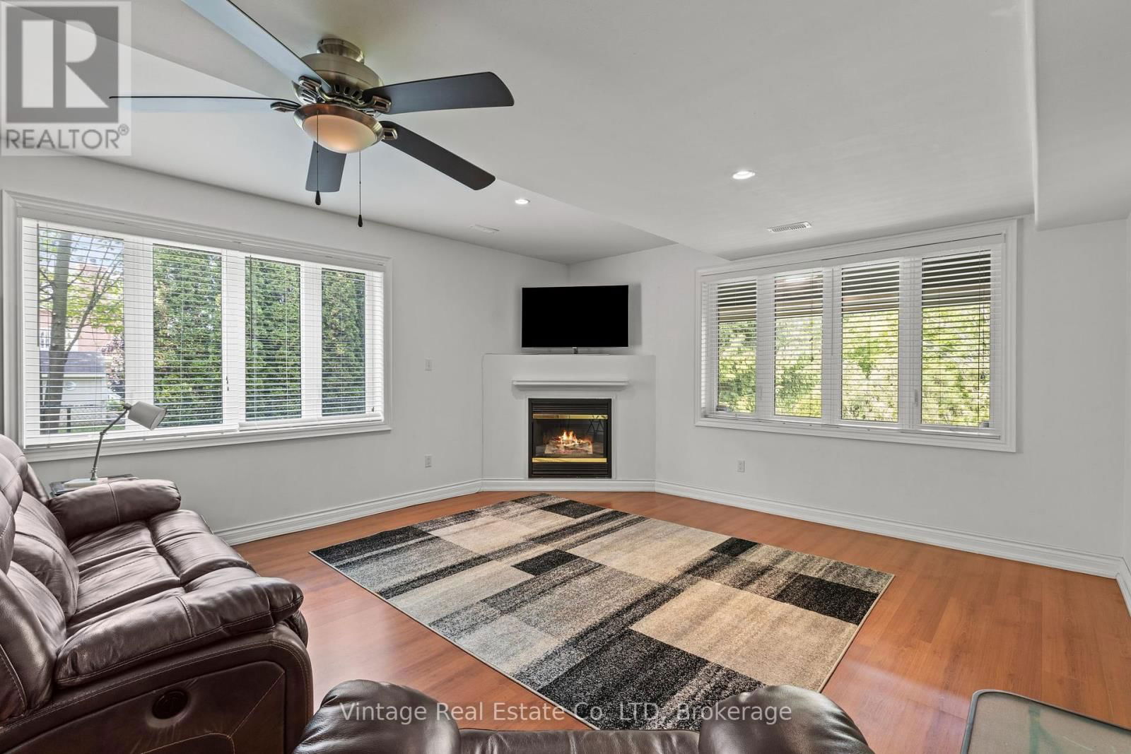 3689 CARDINAL DRIVE Image 31