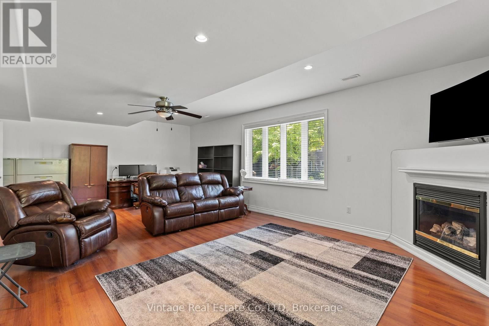 3689 CARDINAL DRIVE Image 32