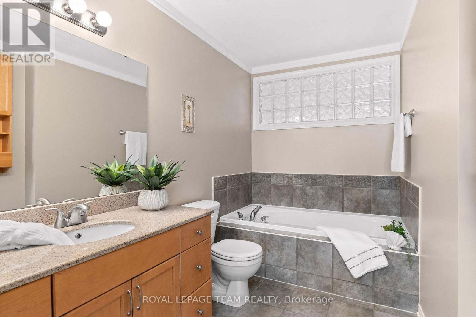 275 BERRIGAN DRIVE Image 27