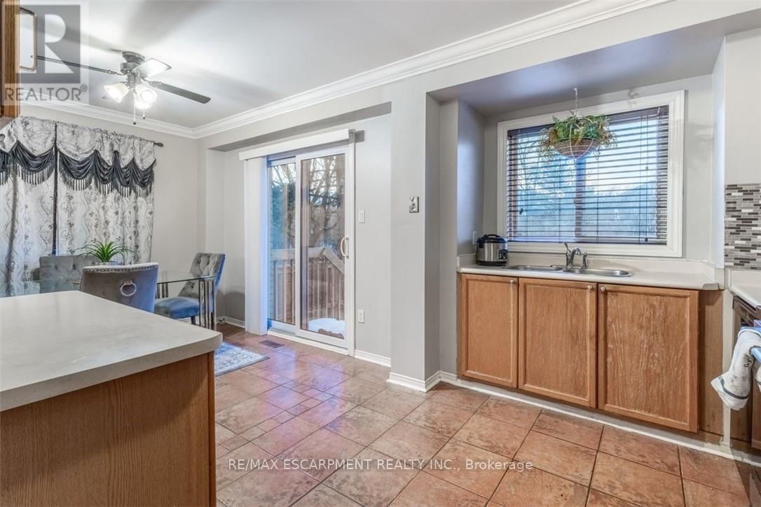11 - 75 RYANS WAY Image 13