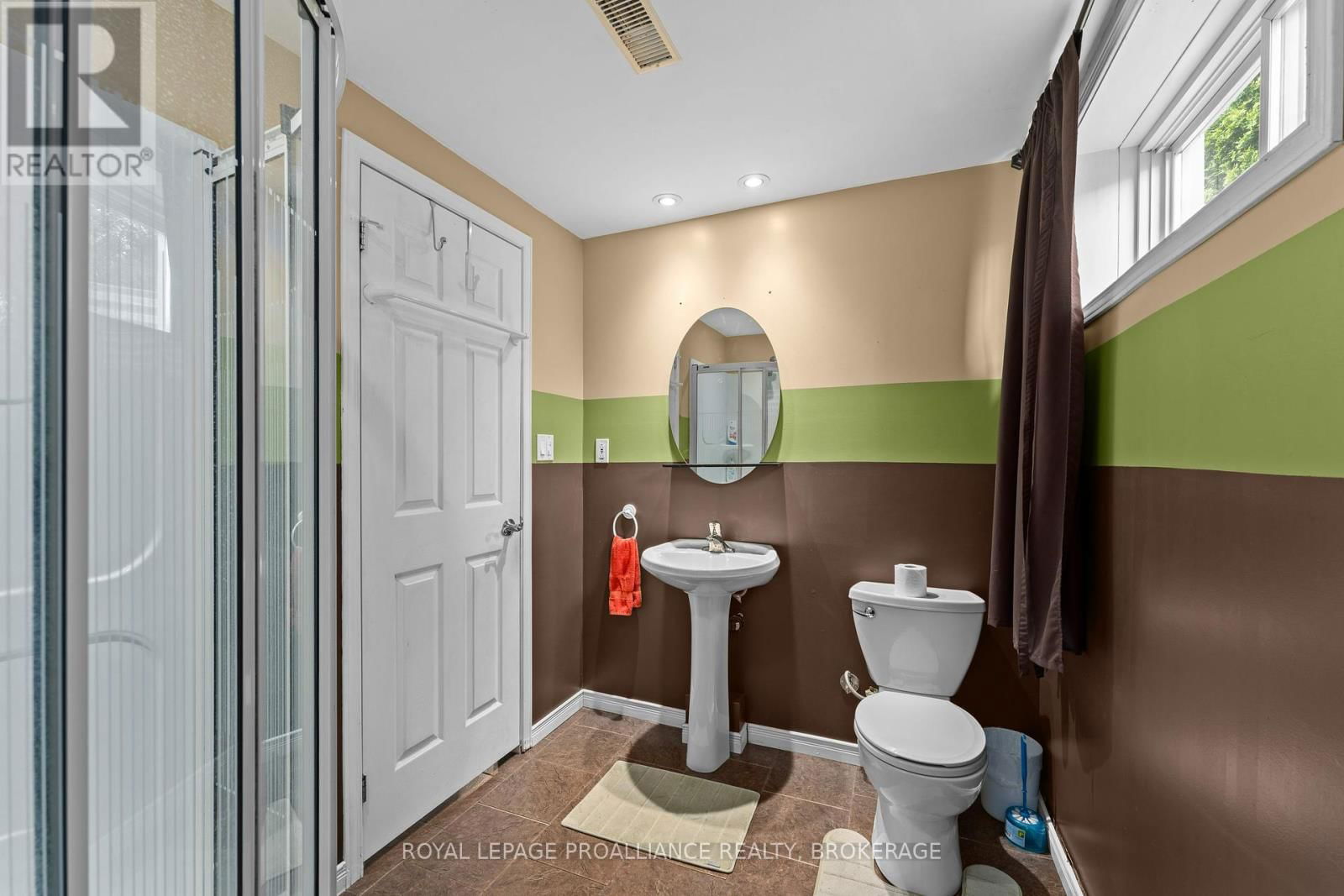 138 DALGLEISH AVENUE Image 37