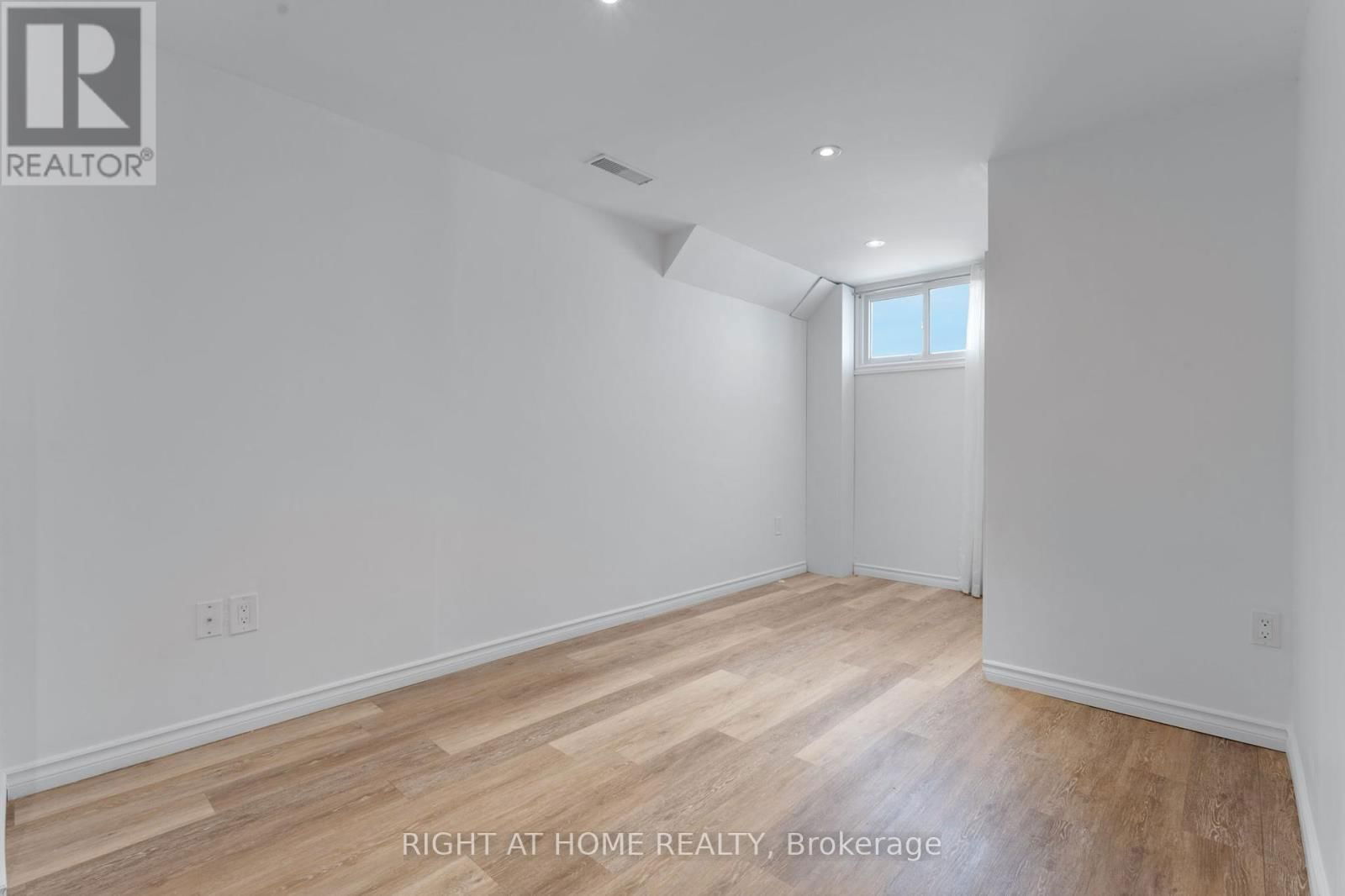 38 KINSEY STREET Image 16