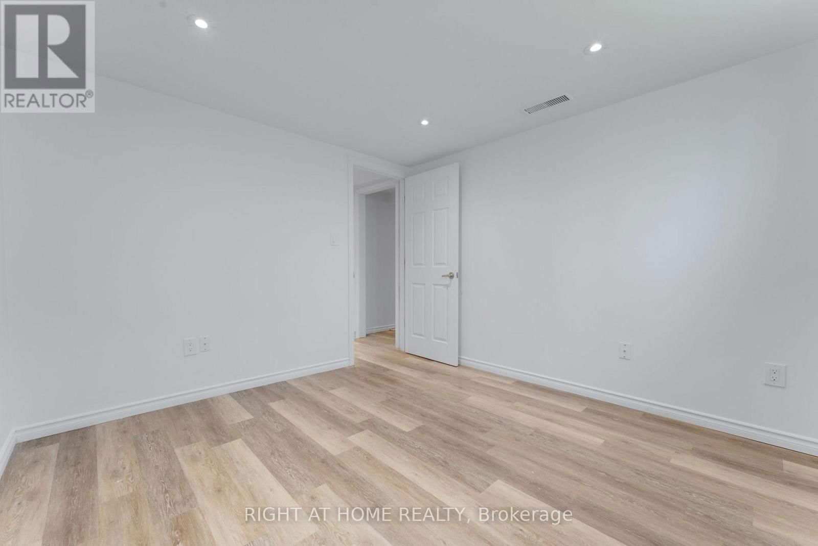 38 KINSEY STREET Image 18