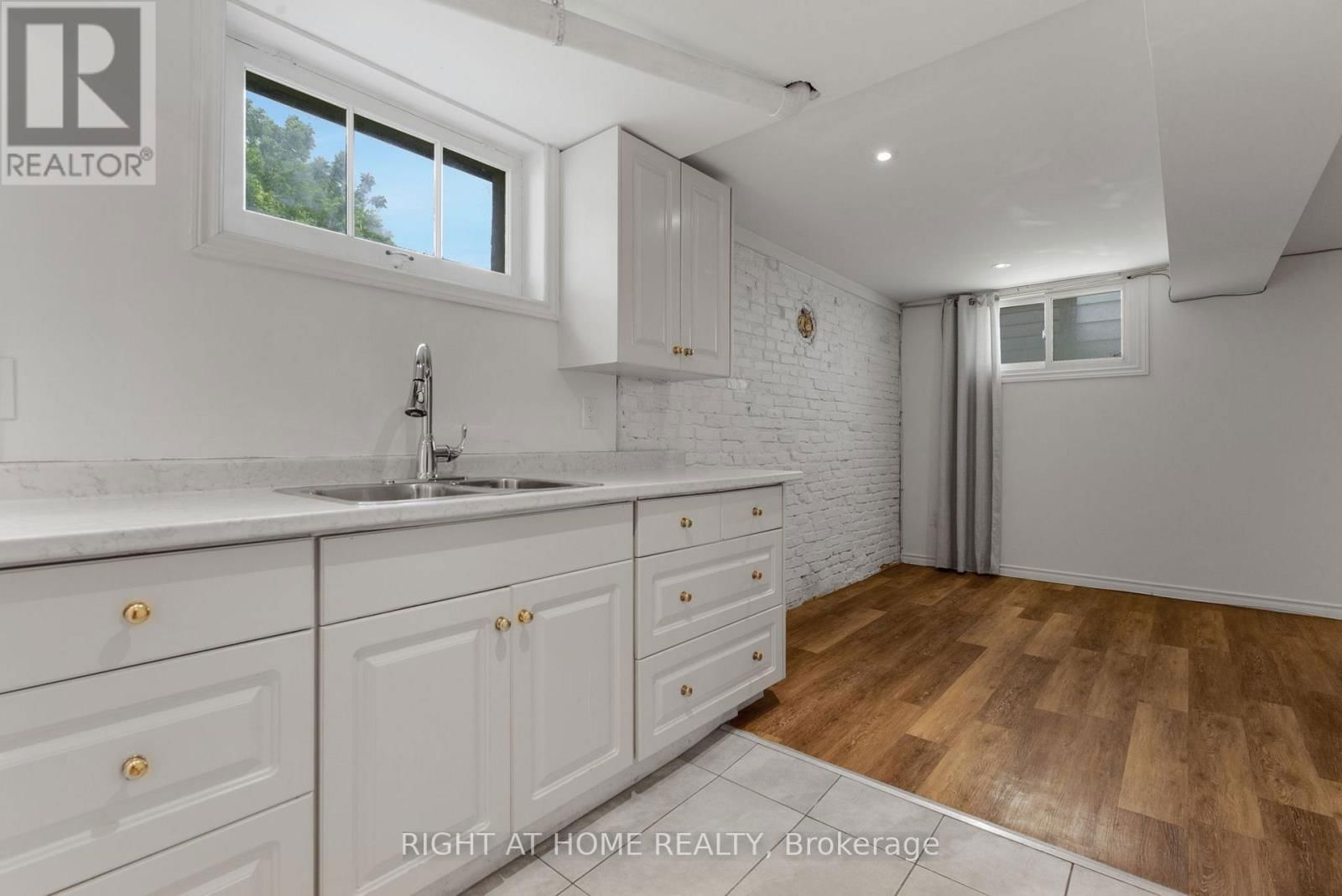 38 KINSEY STREET Image 20