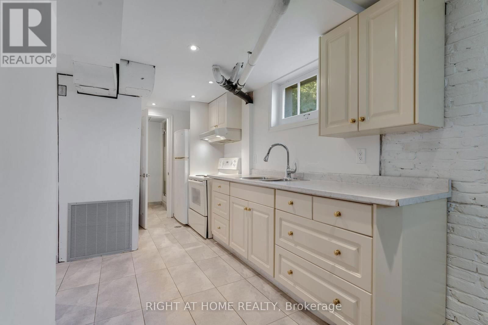 38 KINSEY STREET Image 21