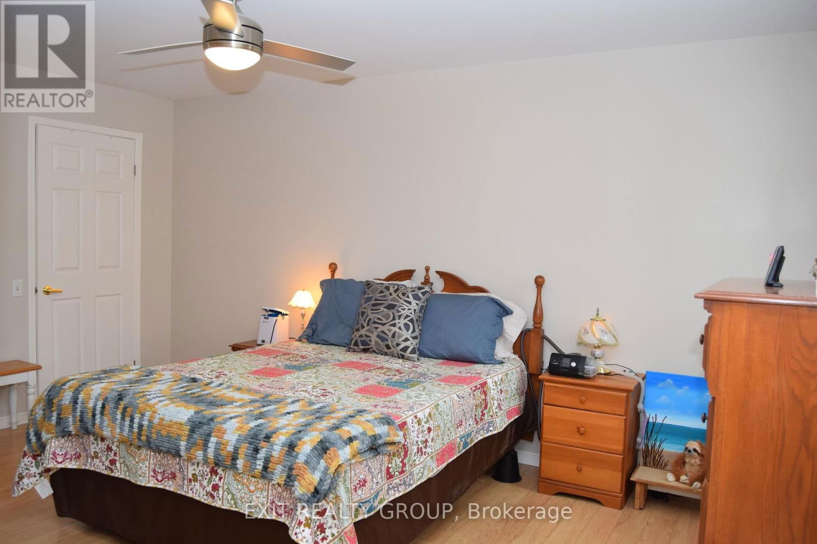 9 EMPIRE BOULEVARD Image 11