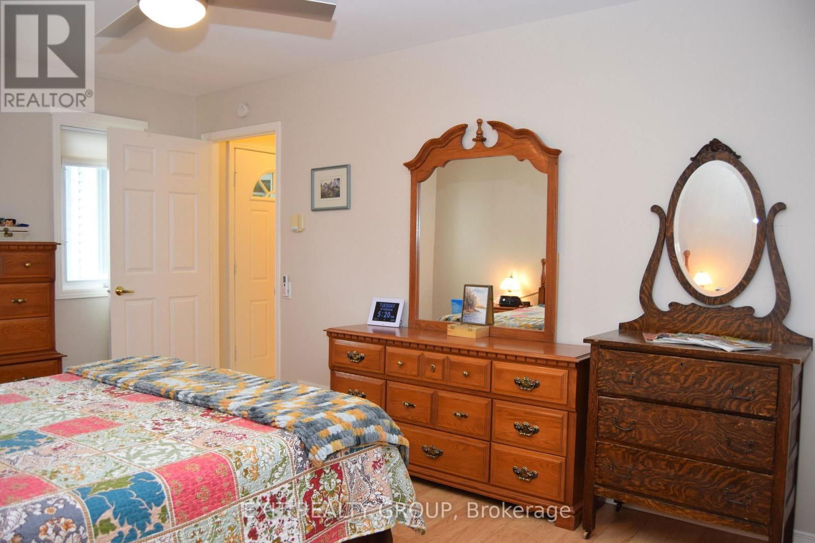 9 EMPIRE BOULEVARD Image 13