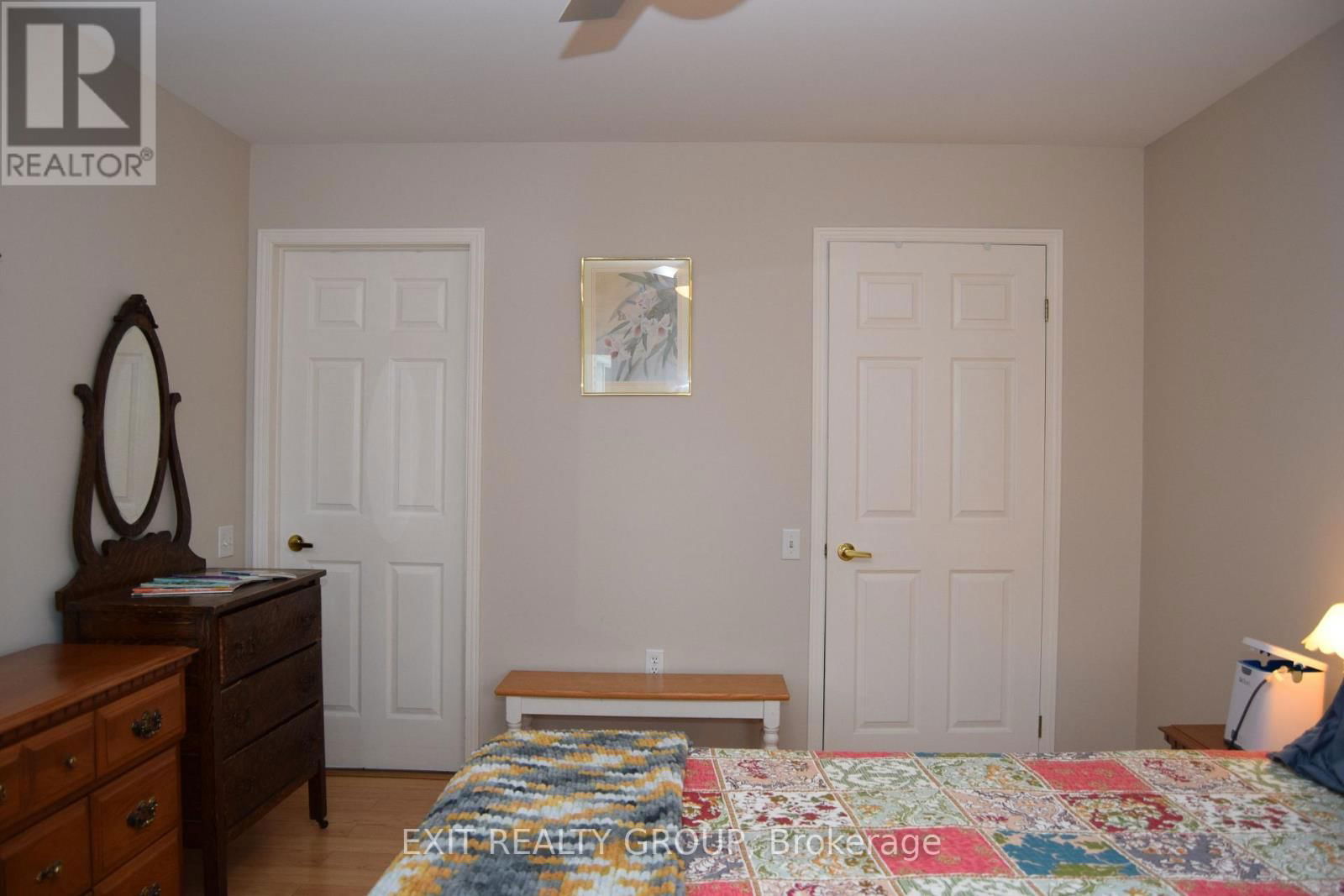 9 EMPIRE BOULEVARD Image 14