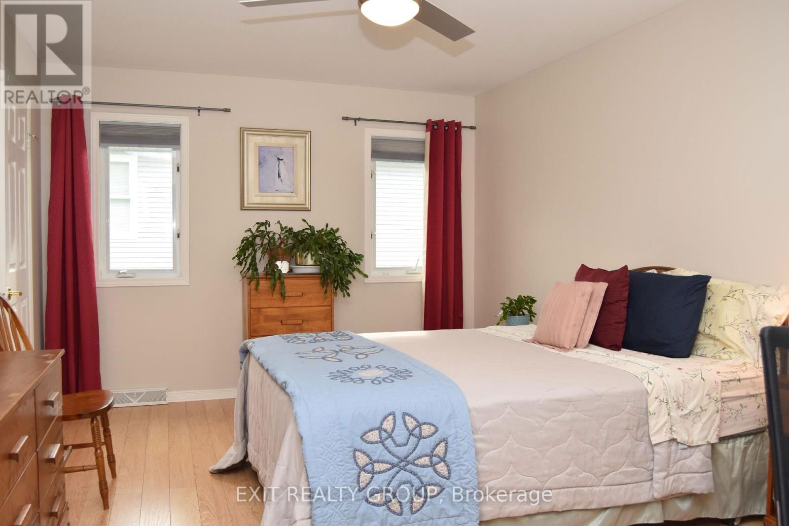 9 EMPIRE BOULEVARD Image 15