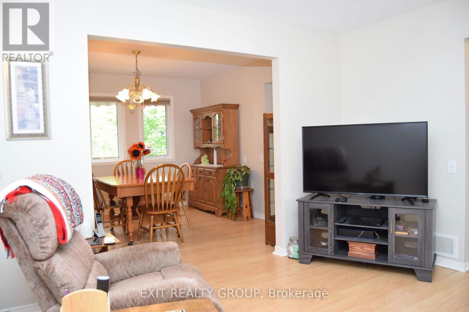 9 EMPIRE BOULEVARD Image 7