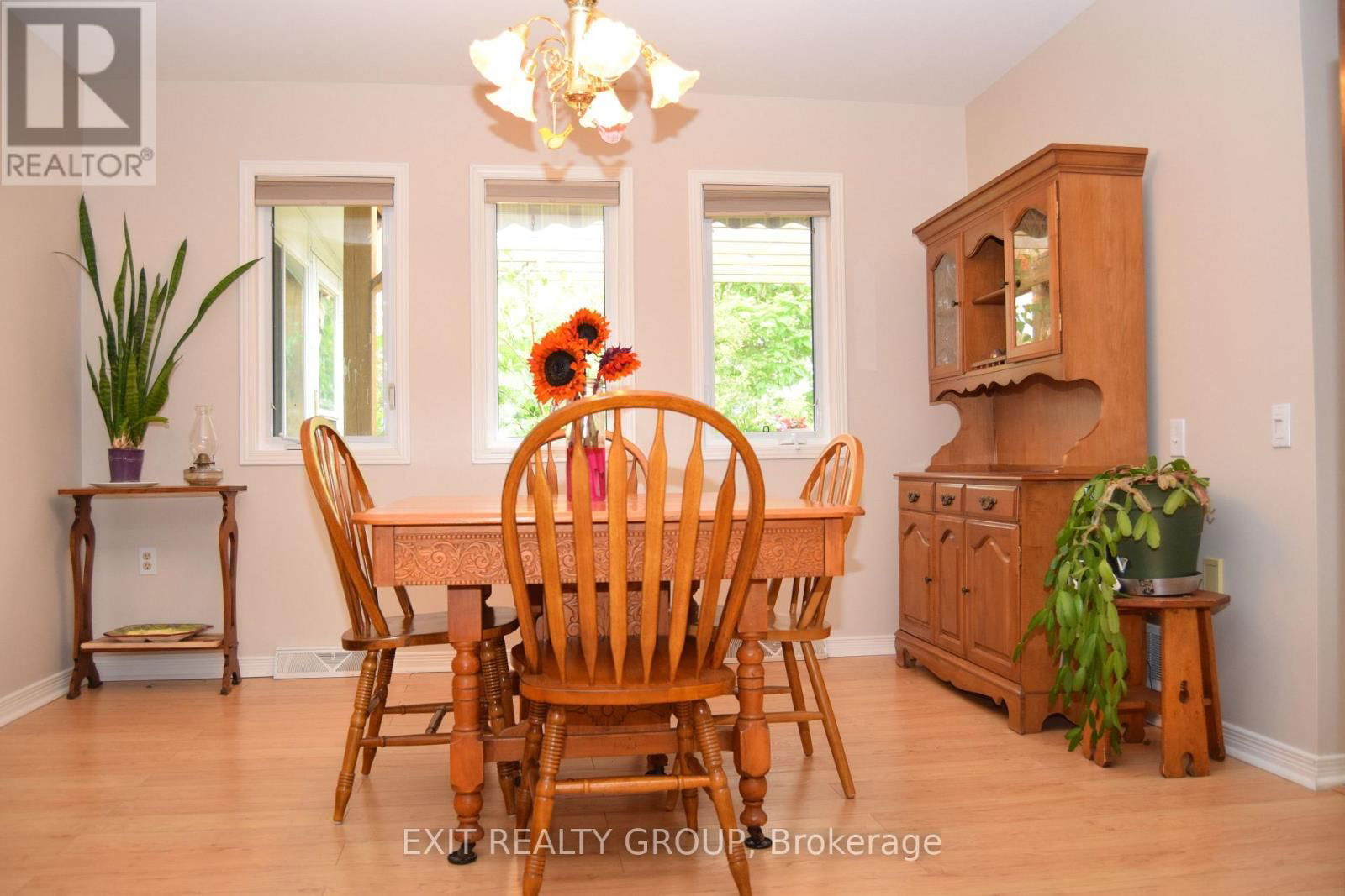 9 EMPIRE BOULEVARD Image 8