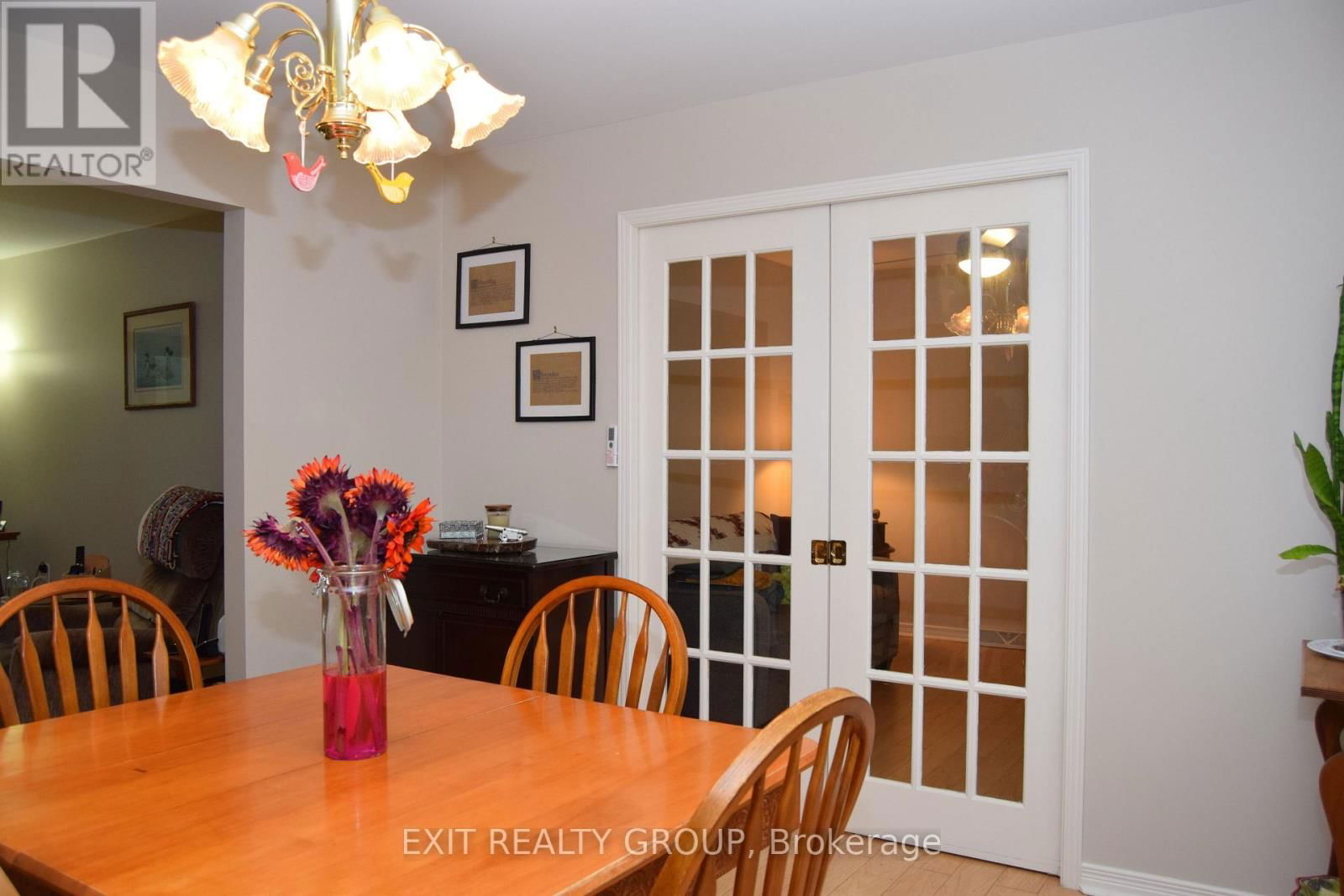 9 EMPIRE BOULEVARD Image 9