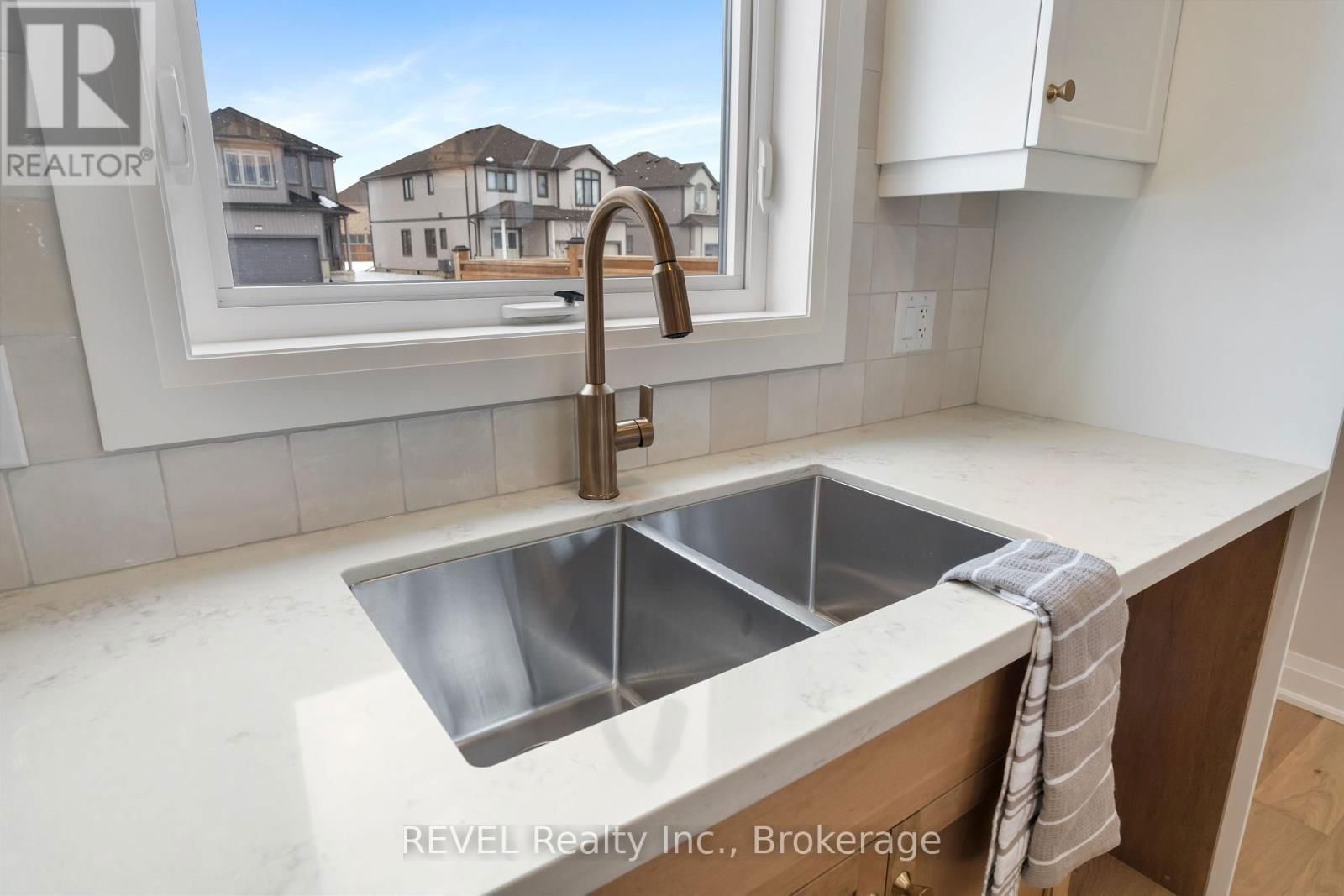 1 ELVIRA WAY Image 16