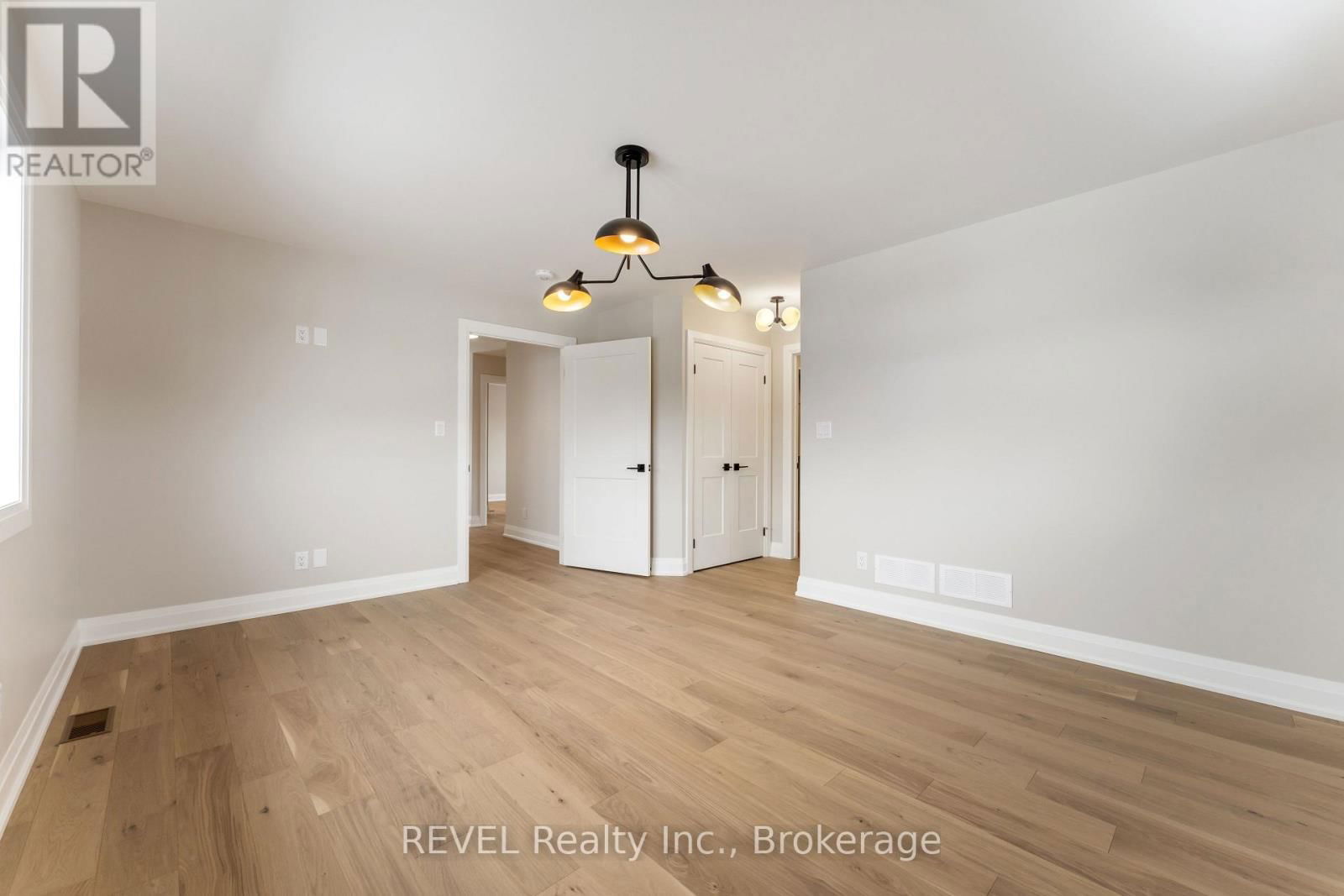 1 ELVIRA WAY Image 26