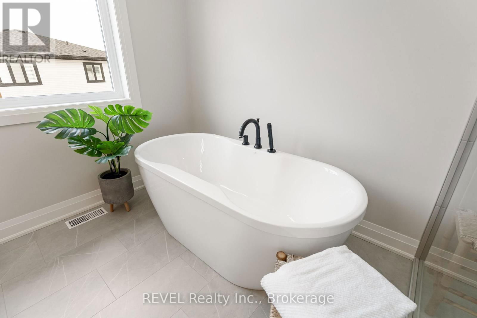 1 ELVIRA WAY Image 30