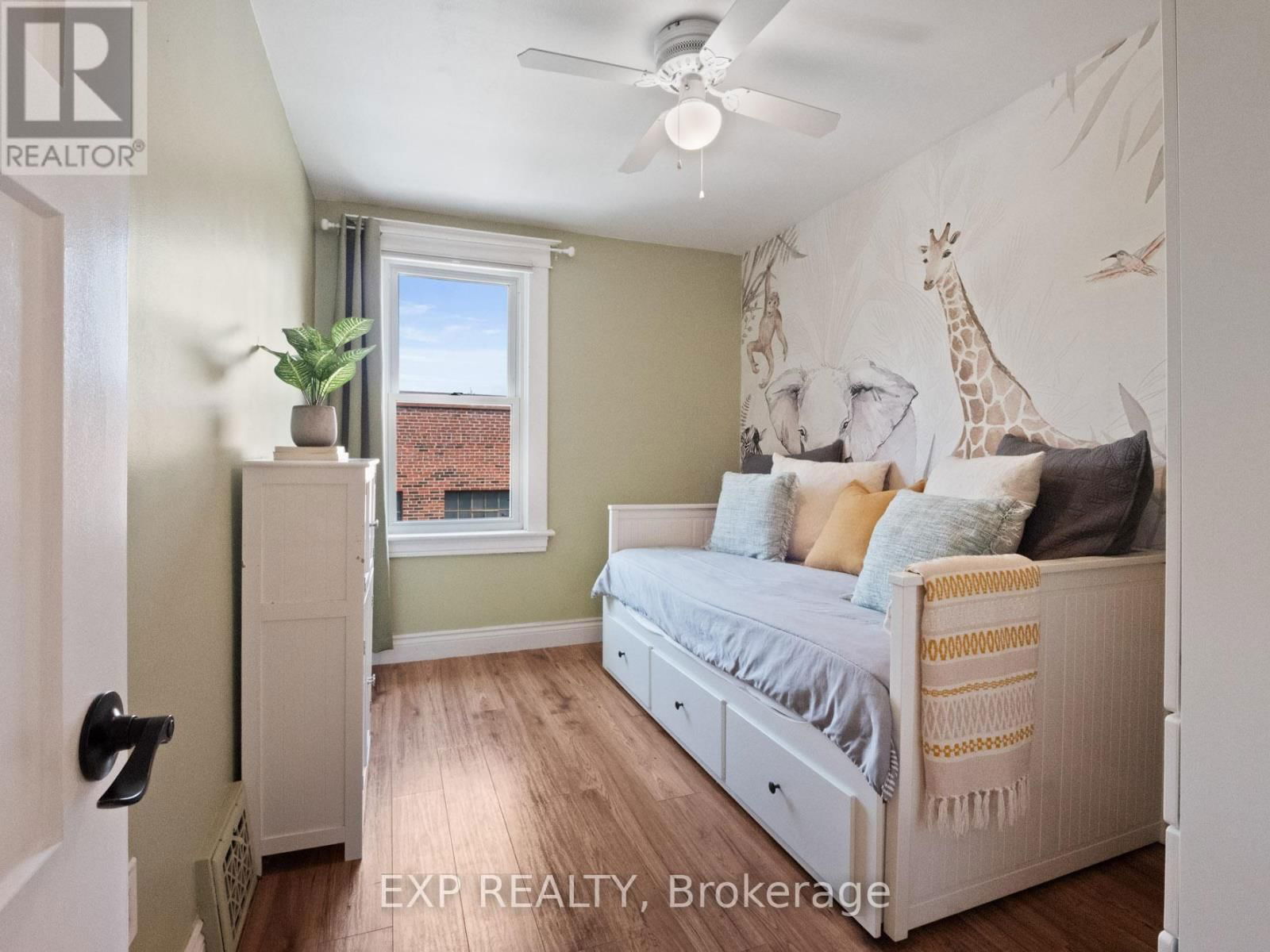 4 WILEY STREET Image 17