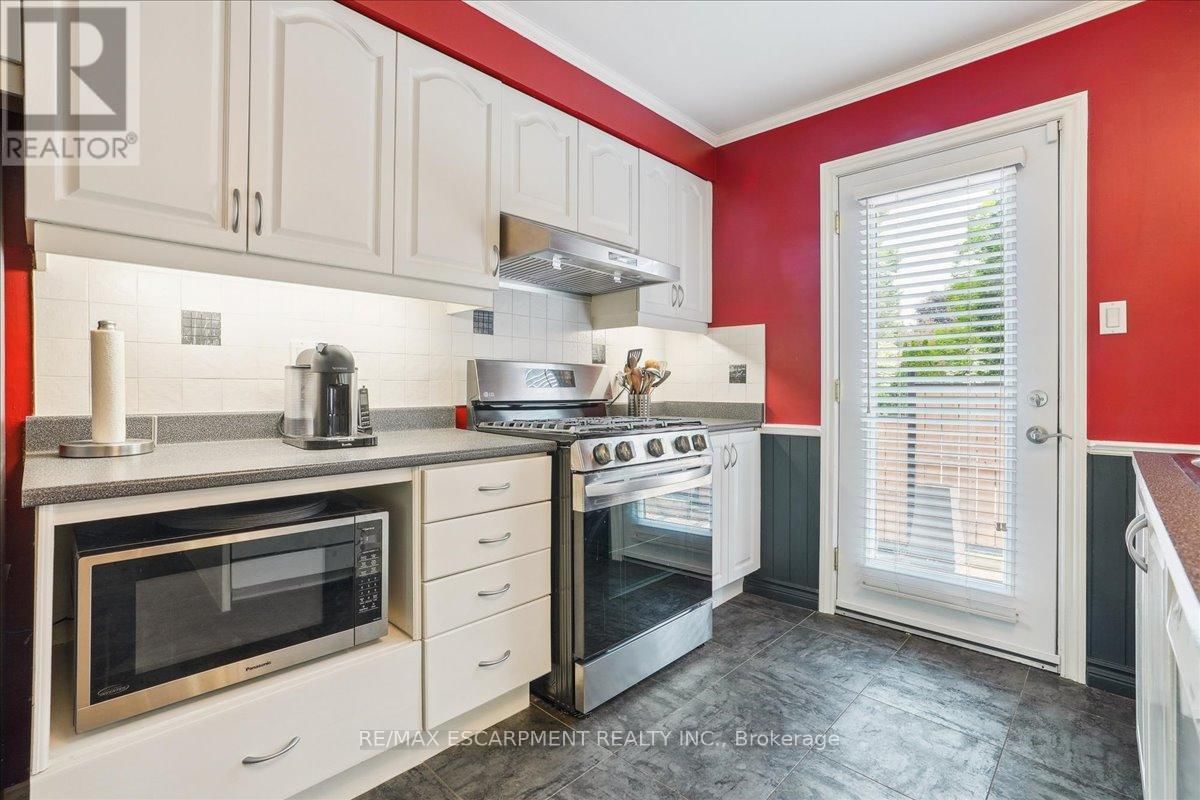 208 MOHAWK ROAD Image 11
