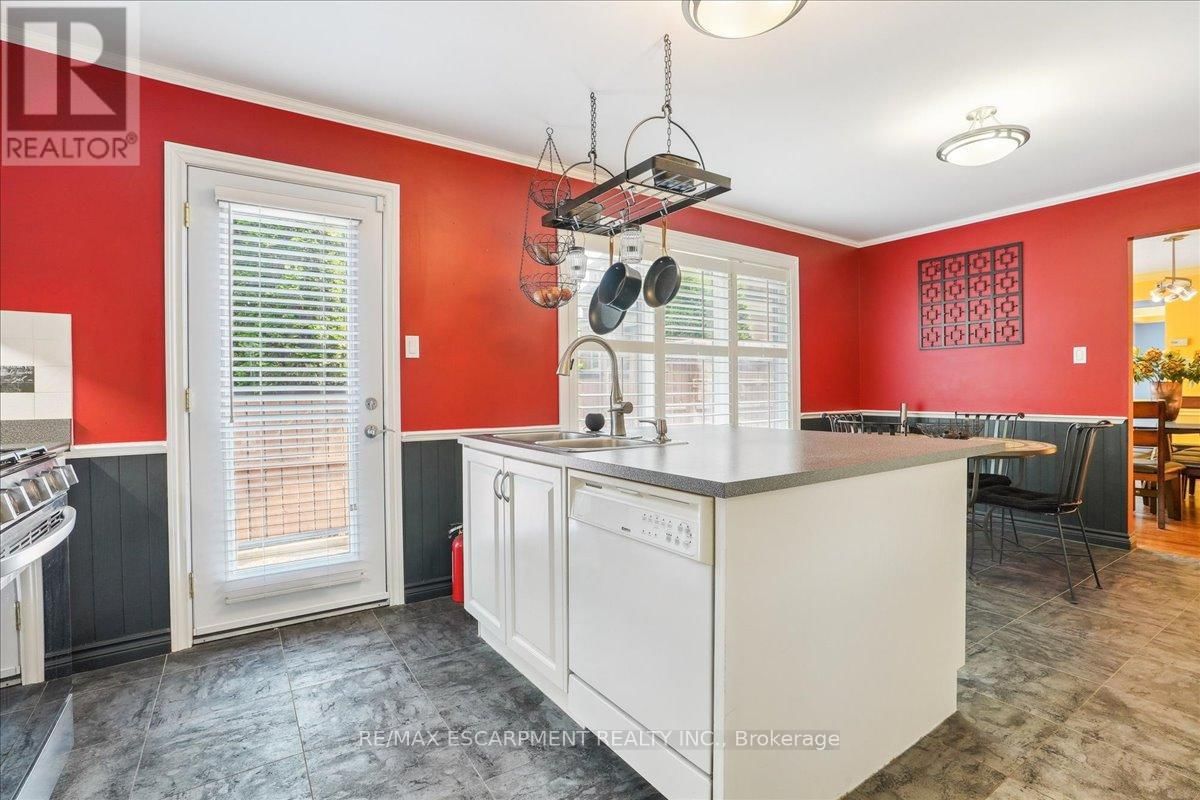 208 MOHAWK ROAD Image 12