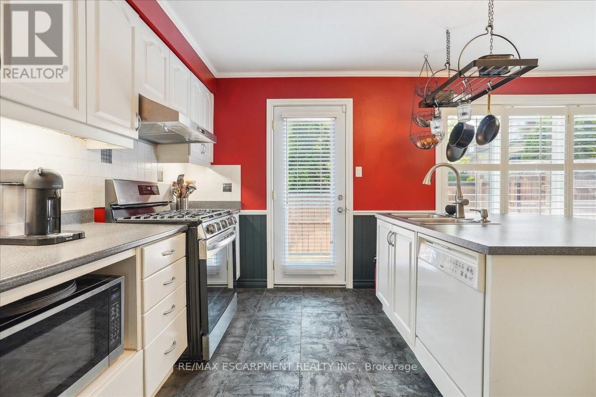 208 MOHAWK ROAD Image 13