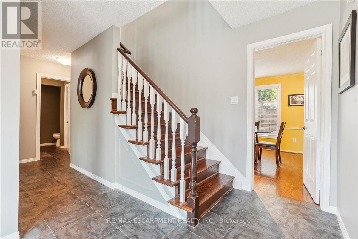 208 MOHAWK ROAD Image 17