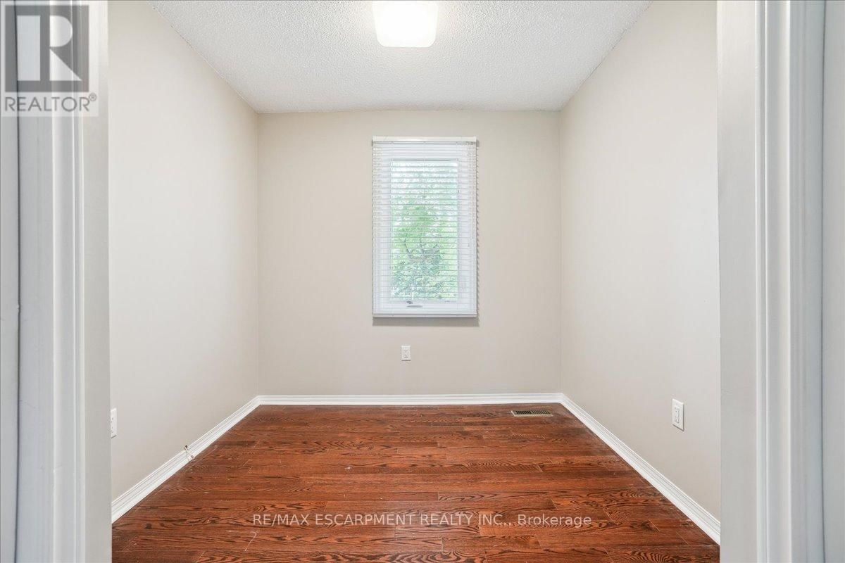 208 MOHAWK ROAD Image 22