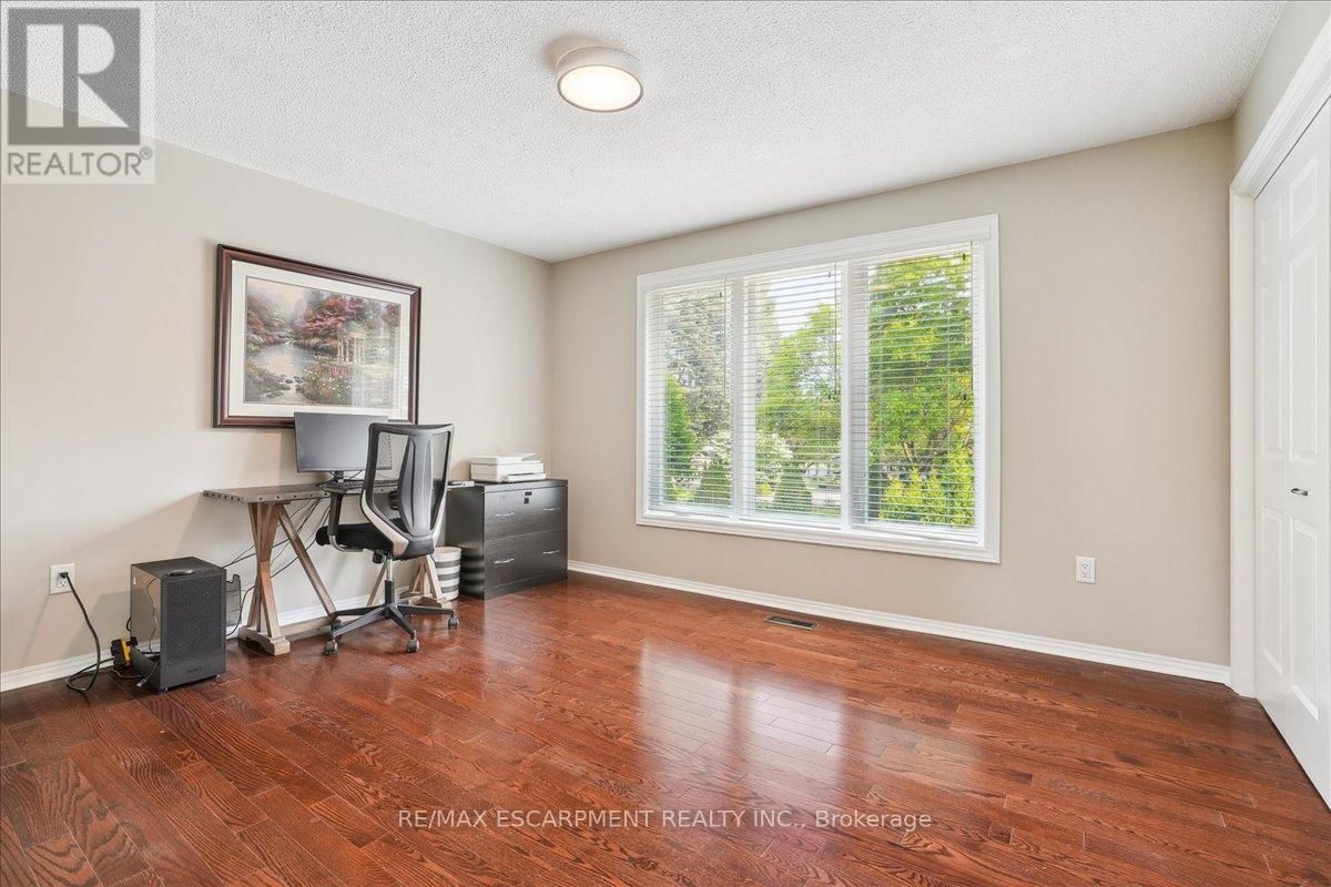 208 MOHAWK ROAD Image 23