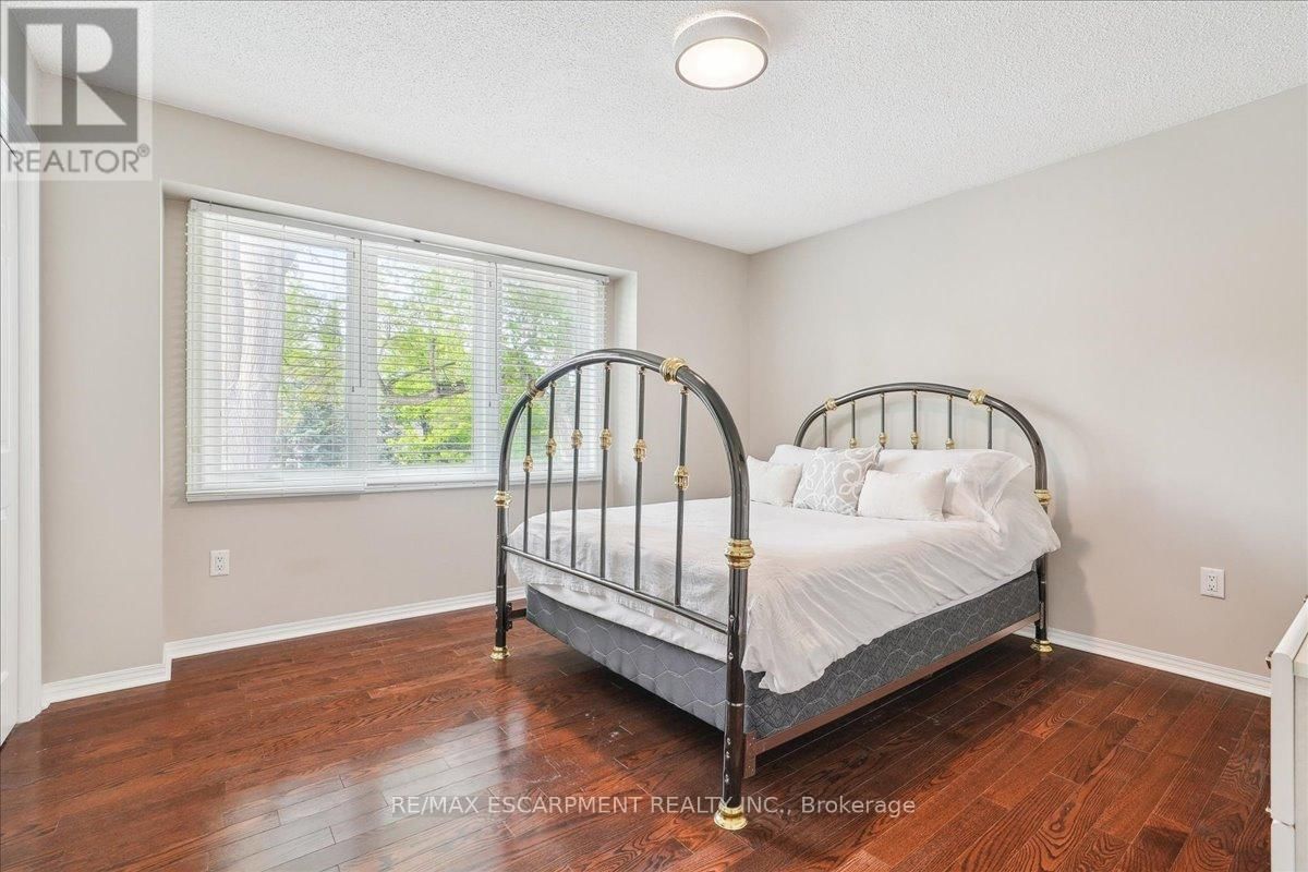 208 MOHAWK ROAD Image 24