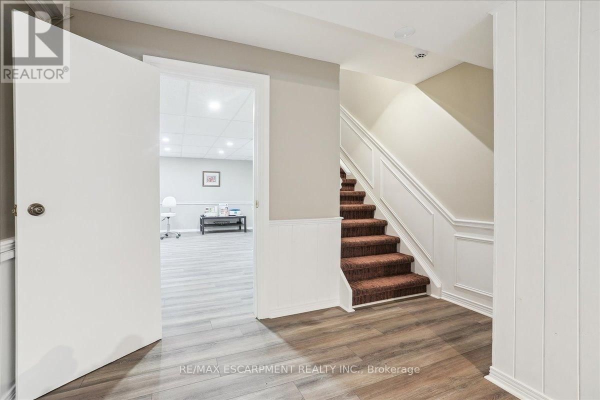 208 MOHAWK ROAD Image 25