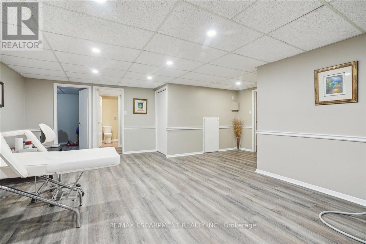 208 MOHAWK ROAD Image 27