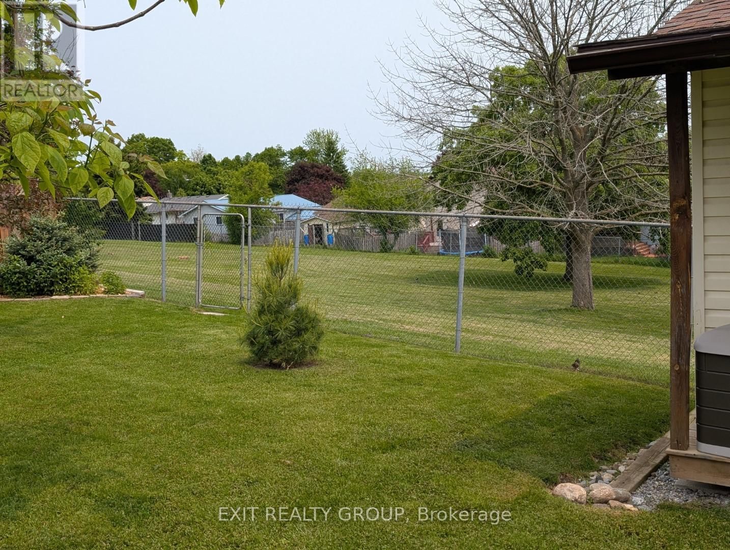 33 BLEEKER AVENUE Image 24