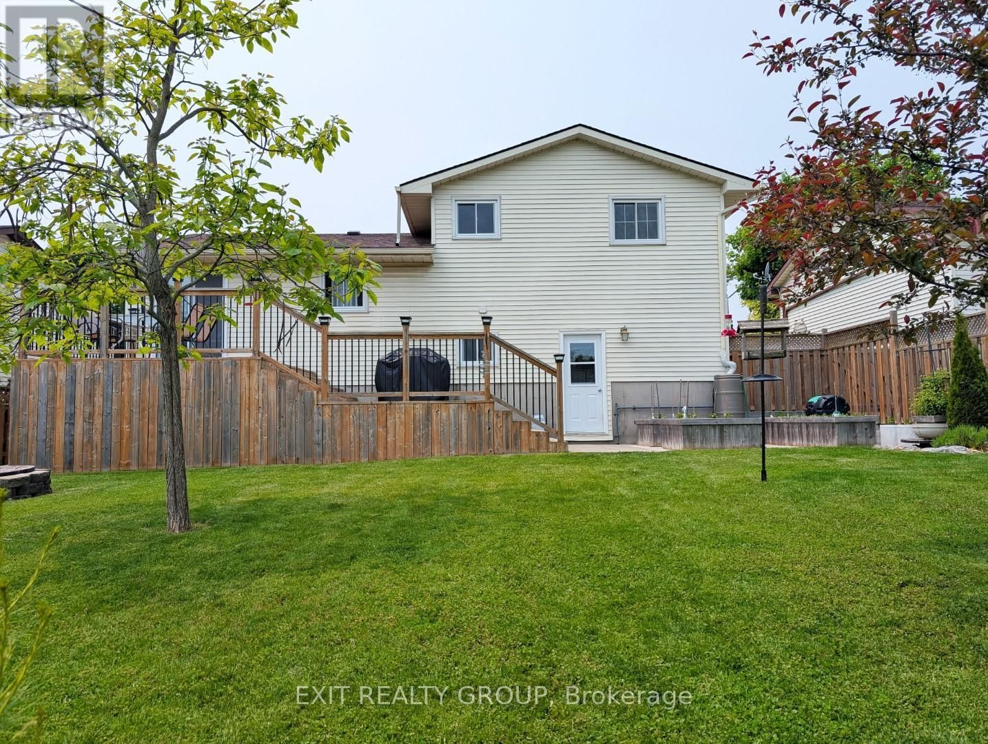 33 BLEEKER AVENUE Image 25