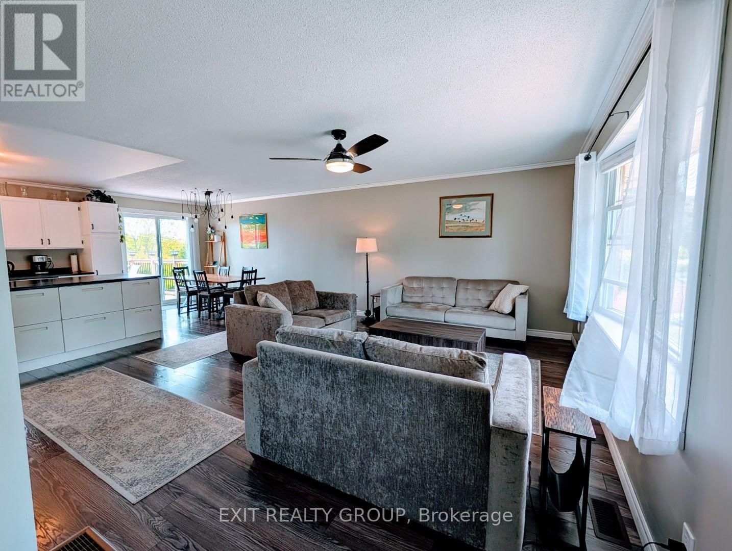 33 BLEEKER AVENUE Image 3
