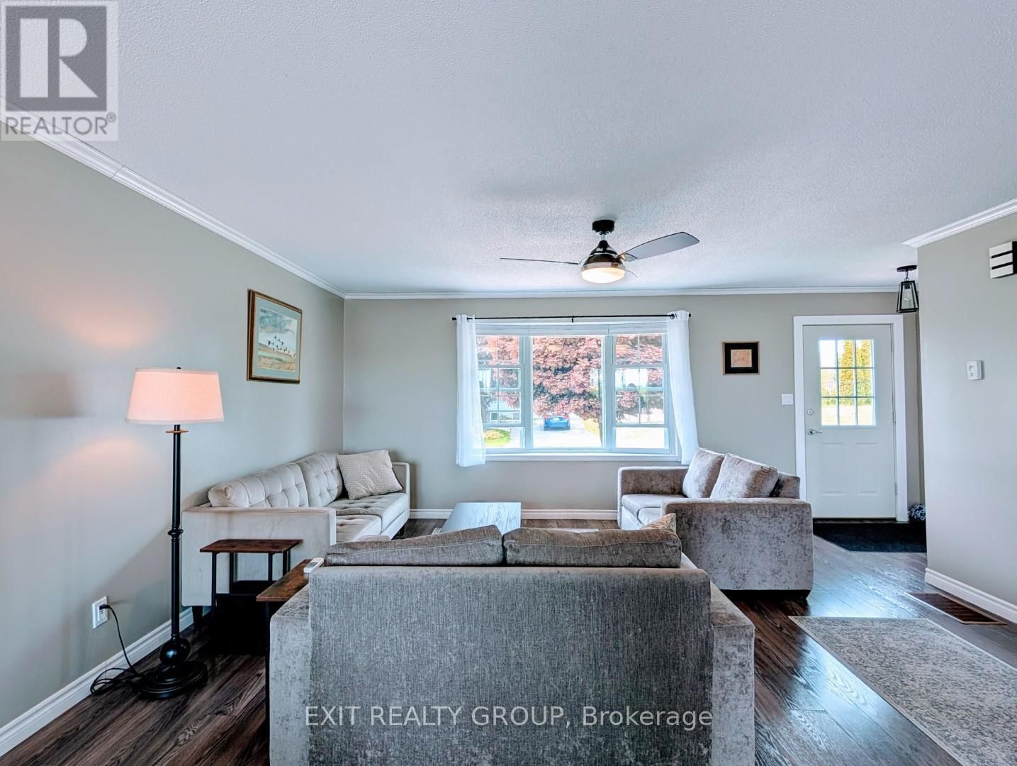 33 BLEEKER AVENUE Image 8