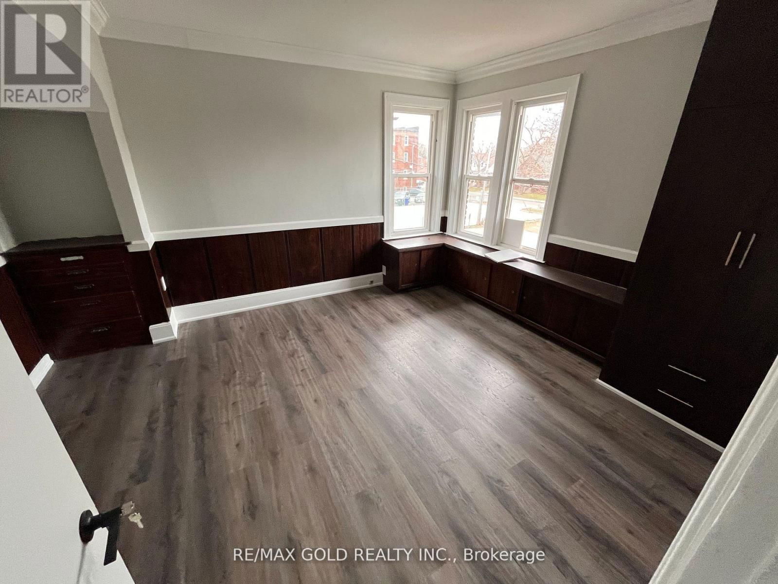 1575 OUELLETTE AVENUE NORTH Image 17
