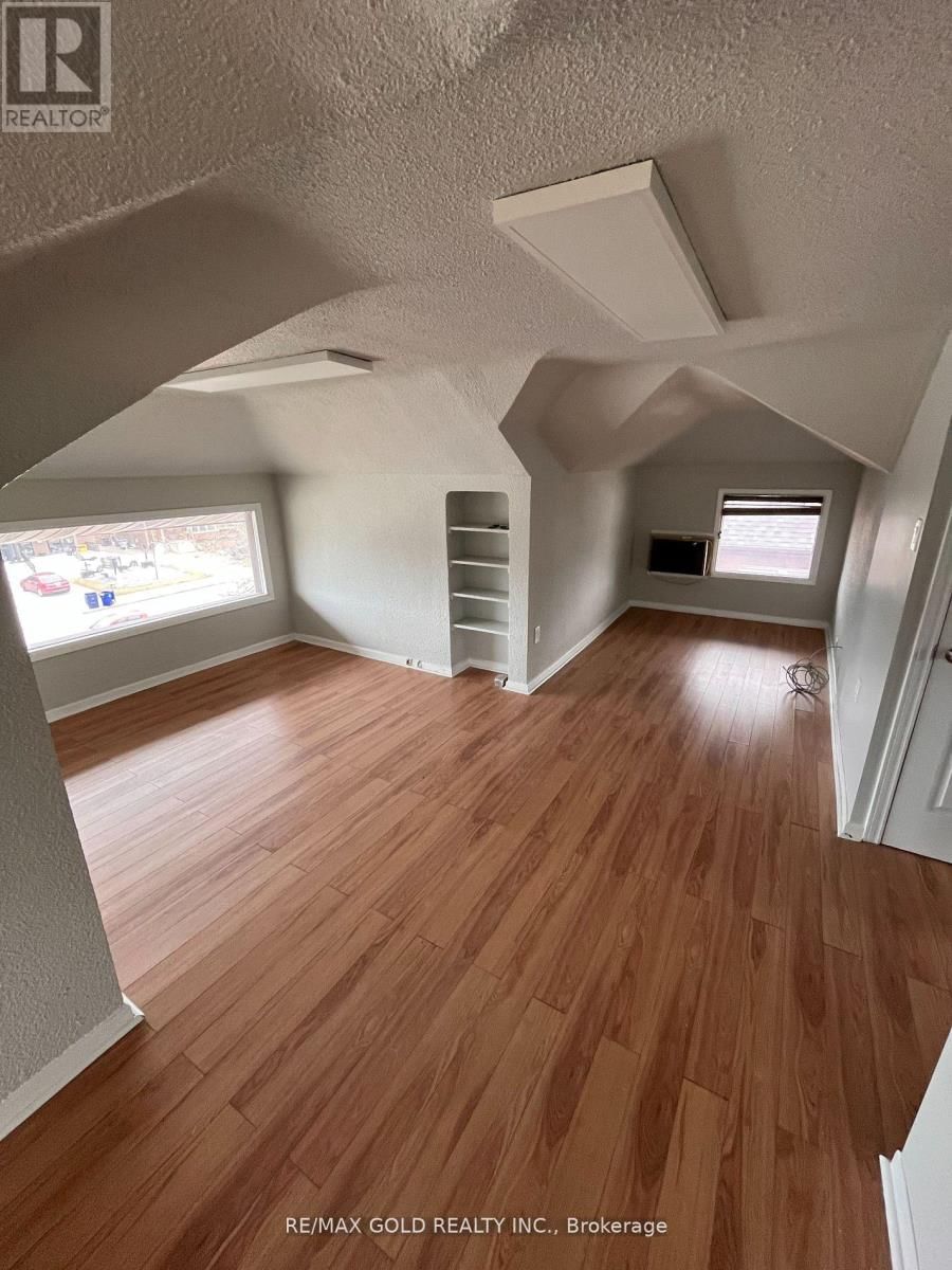 1575 OUELLETTE AVENUE NORTH Image 21