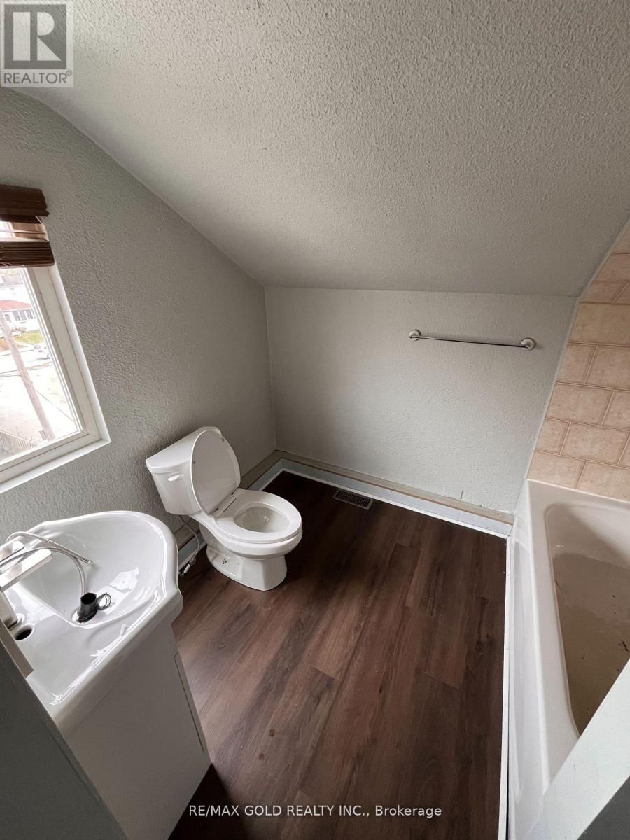 1575 OUELLETTE AVENUE NORTH Image 22