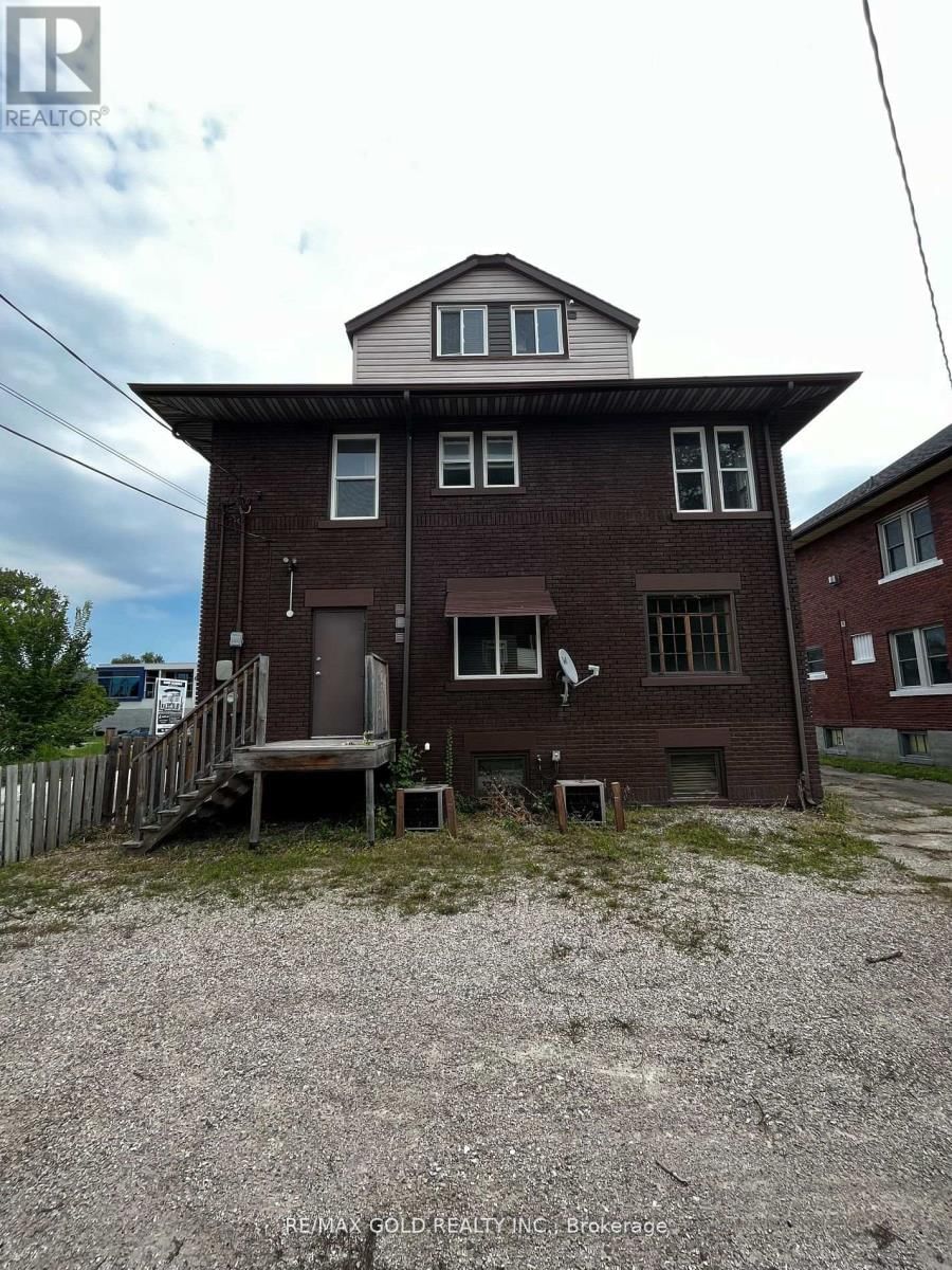 1575 OUELLETTE AVENUE NORTH Image 3