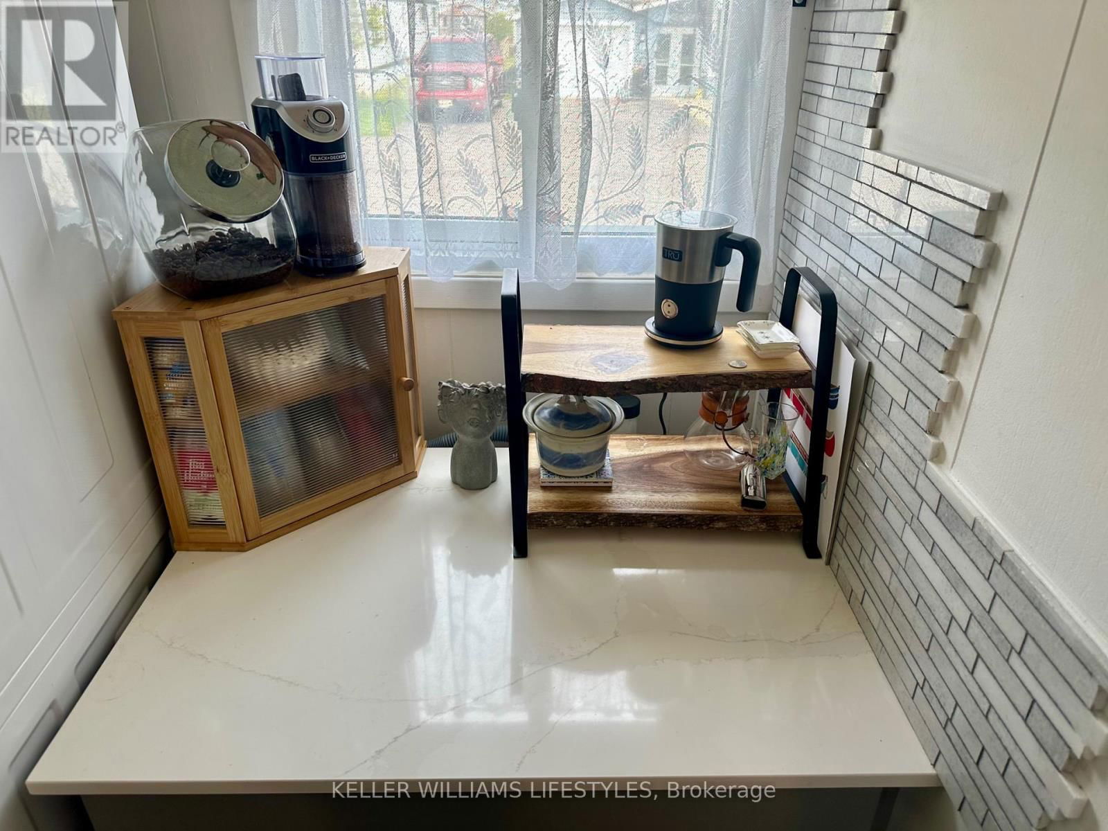 16 VELMA STREET Image 12