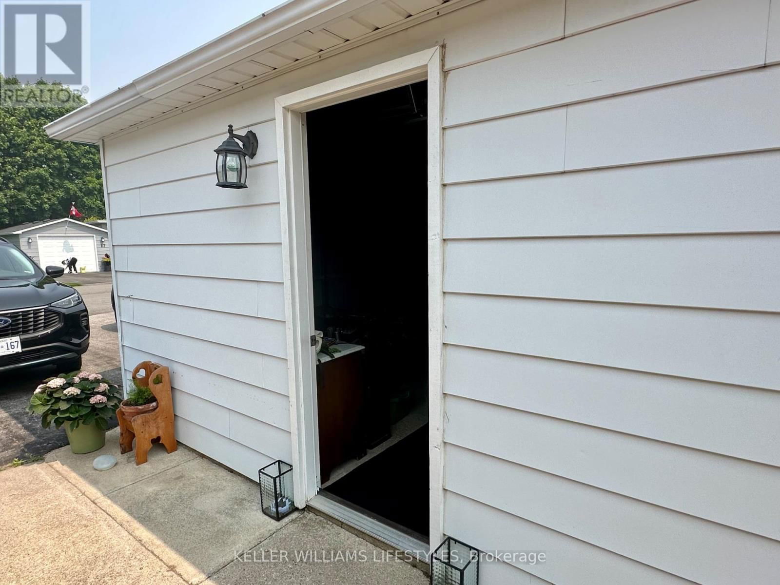 16 VELMA STREET Image 28