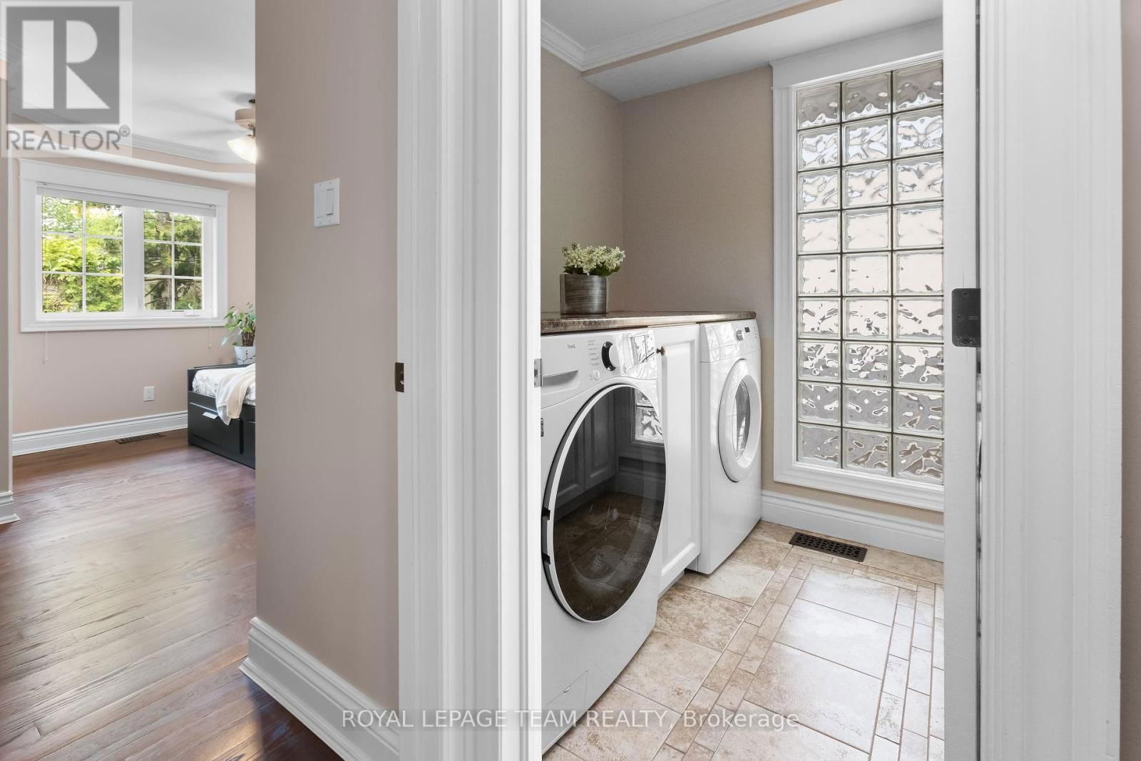 524 BROADVIEW AVENUE Image 11
