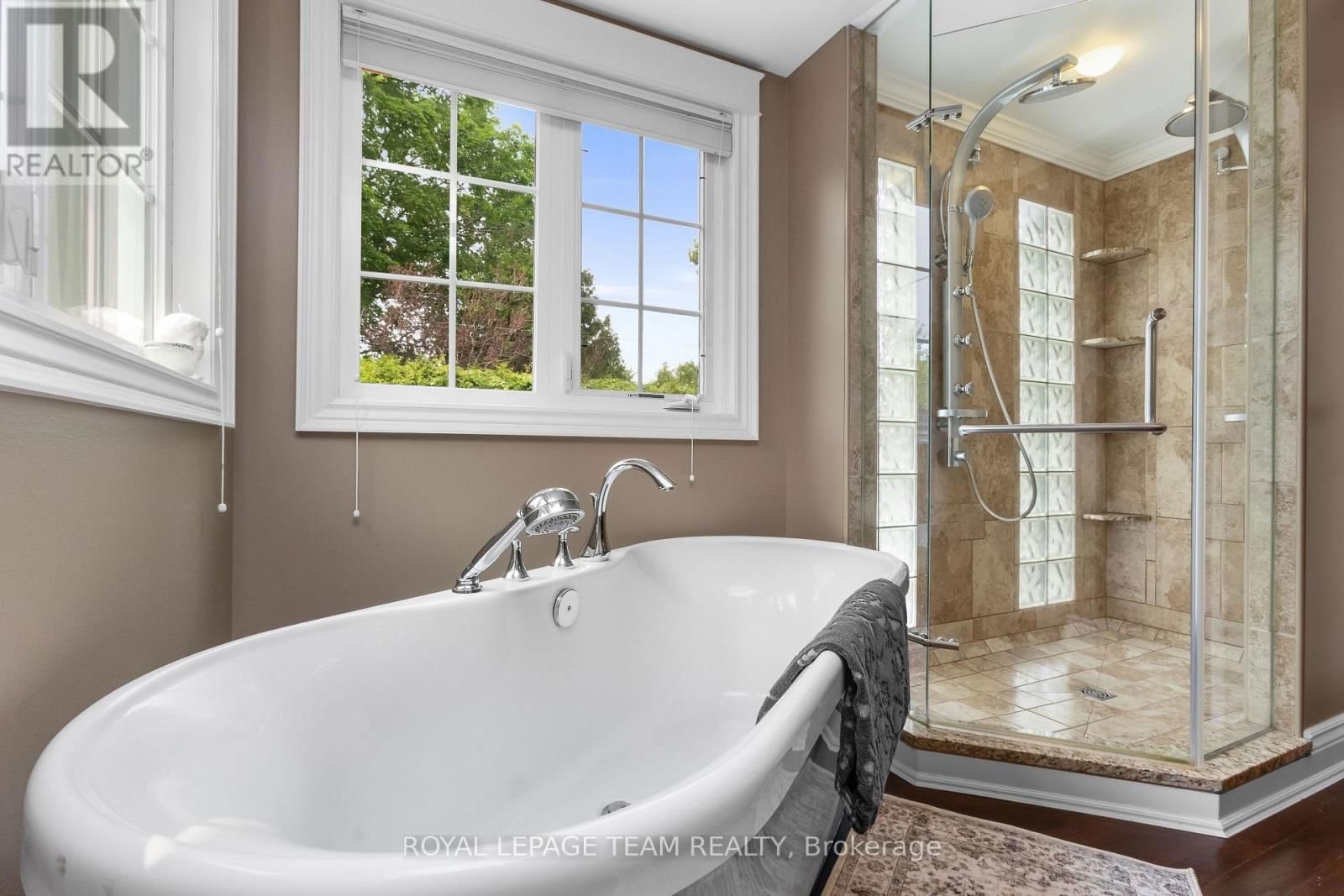 524 BROADVIEW AVENUE Image 21