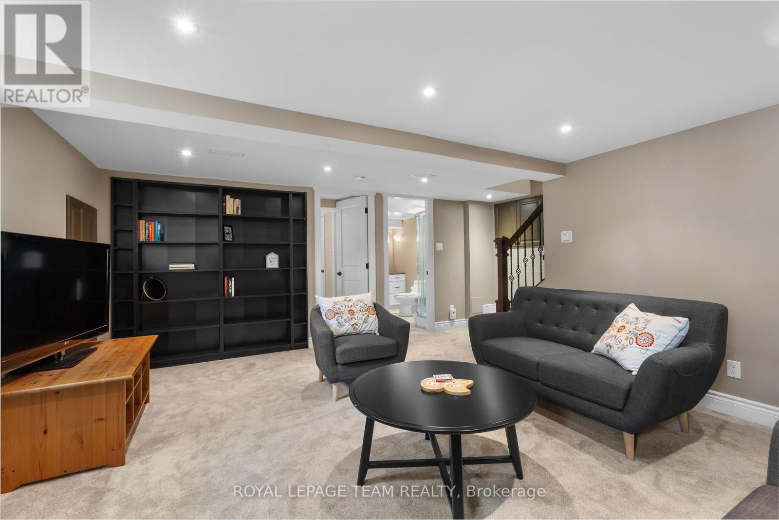 524 BROADVIEW AVENUE Image 24