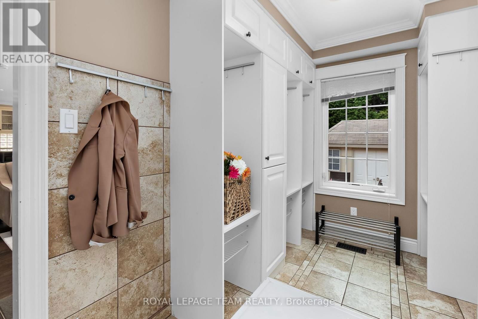 524 BROADVIEW AVENUE Image 27