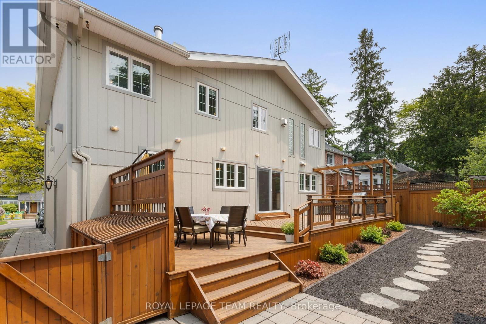 524 BROADVIEW AVENUE Image 31